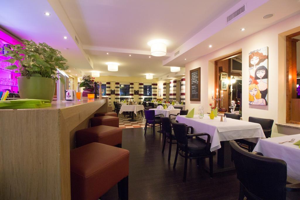 Hotel Parqeo Im A66 Gelnhausen Dış mekan fotoğraf