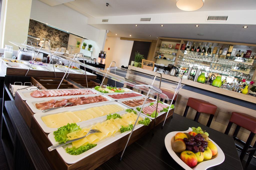 Hotel Parqeo Im A66 Gelnhausen Dış mekan fotoğraf