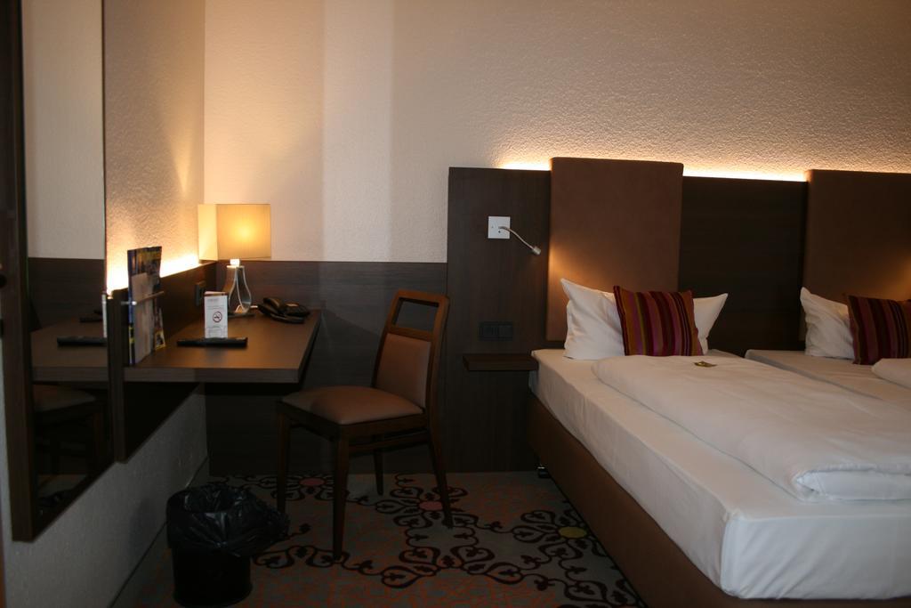 Hotel Parqeo Im A66 Gelnhausen Dış mekan fotoğraf