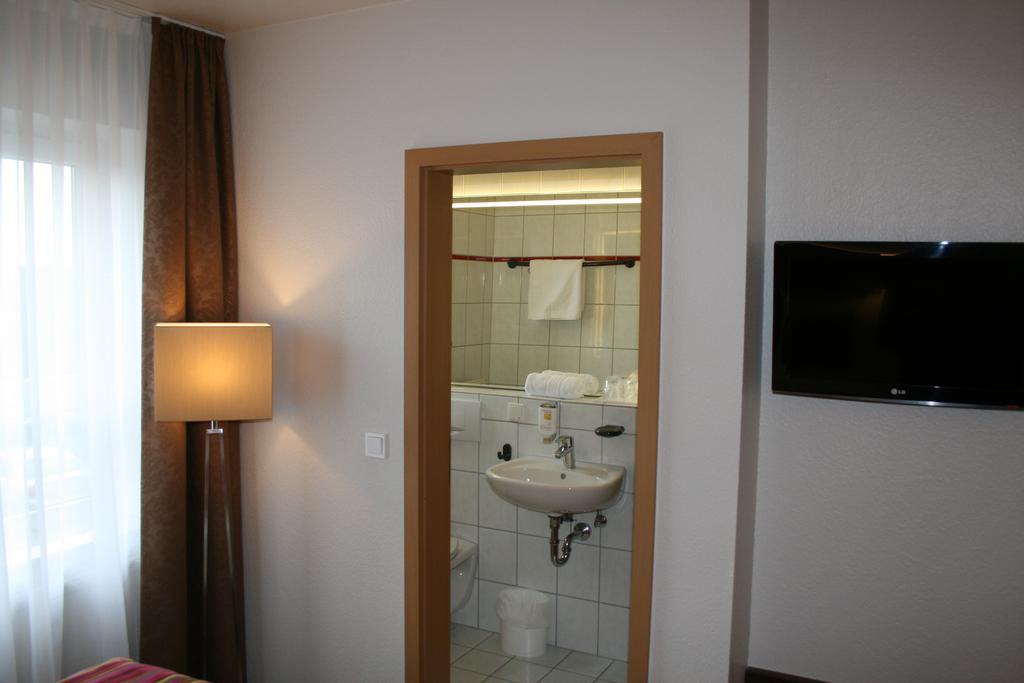 Hotel Parqeo Im A66 Gelnhausen Dış mekan fotoğraf