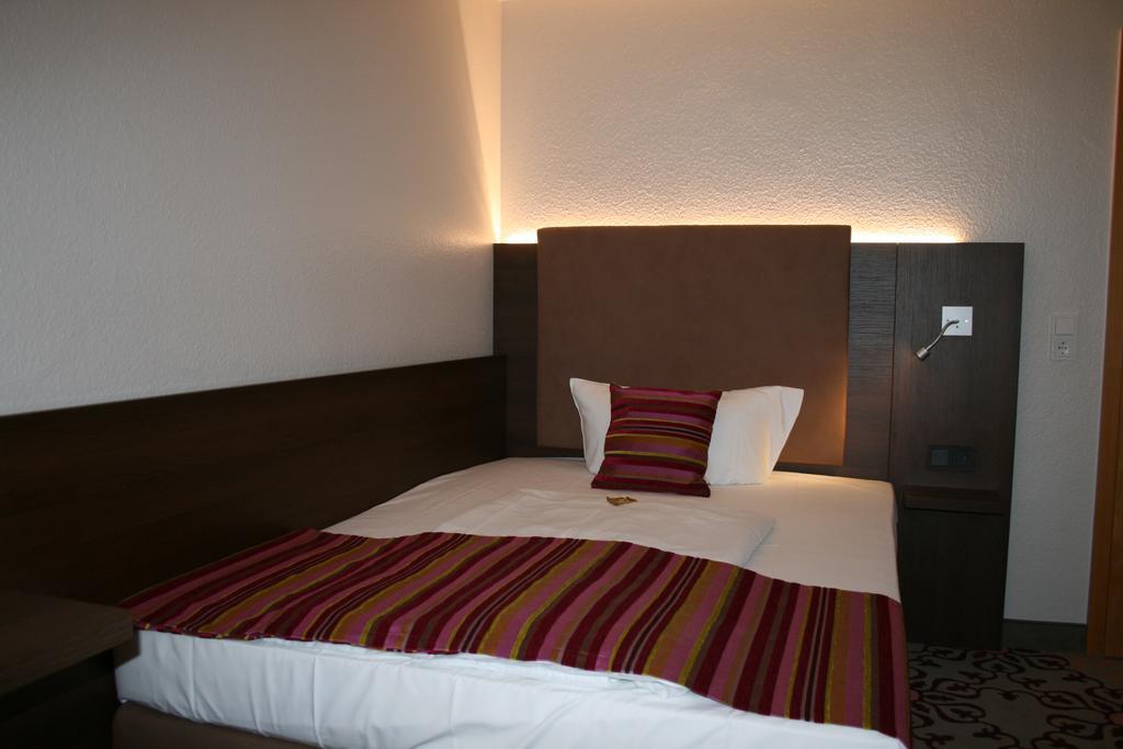 Hotel Parqeo Im A66 Gelnhausen Dış mekan fotoğraf
