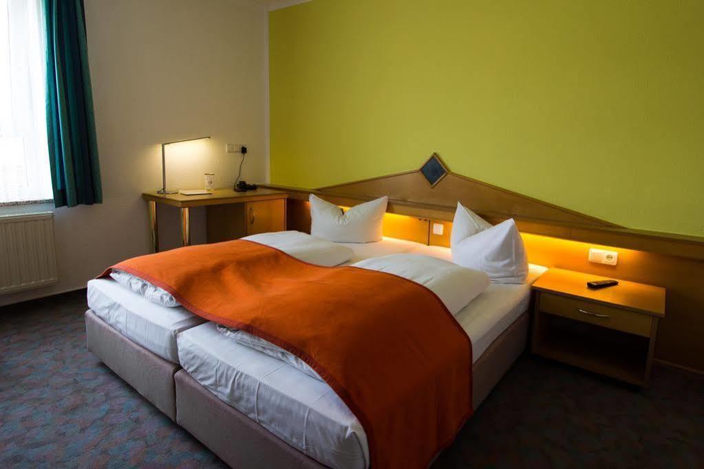Hotel Parqeo Im A66 Gelnhausen Dış mekan fotoğraf